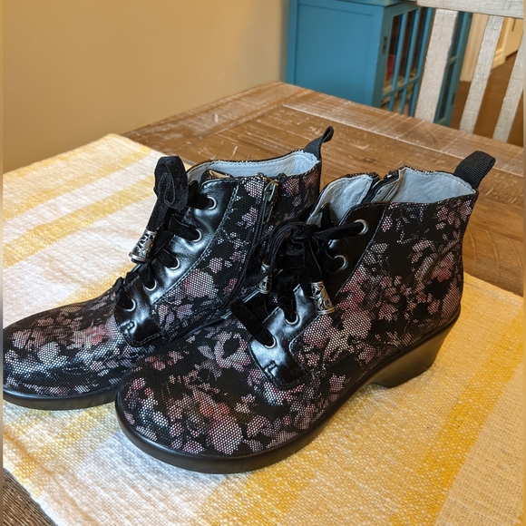 Alegria Shoes - Alegria Eliza Dame Leather Floral Bootie
